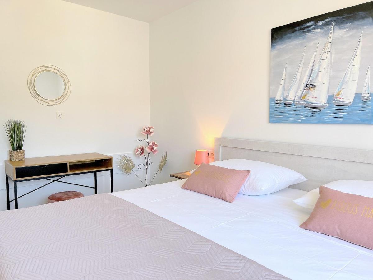Rab City Apartment Greeny Rab Town Bagian luar foto