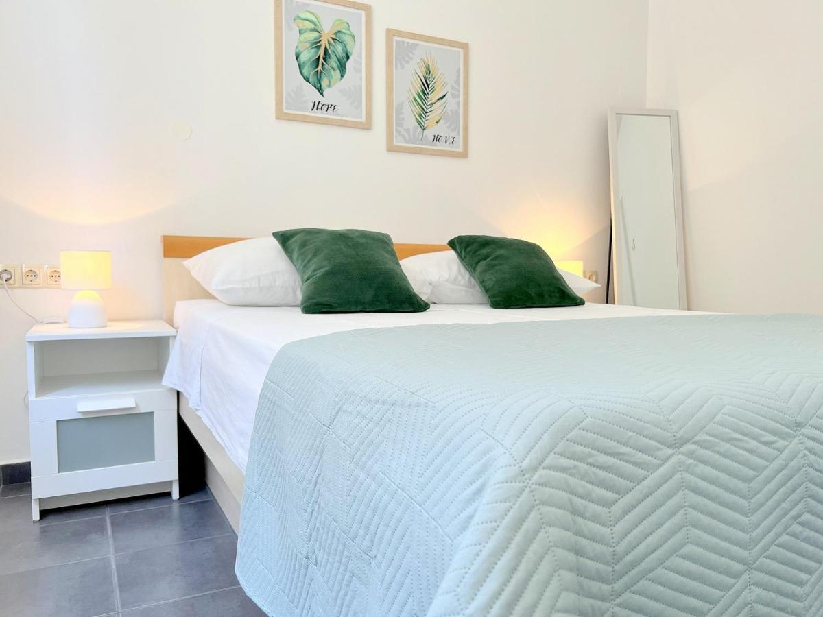 Rab City Apartment Greeny Rab Town Bagian luar foto