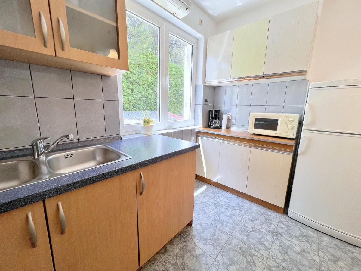 Rab City Apartment Greeny Rab Town Bagian luar foto