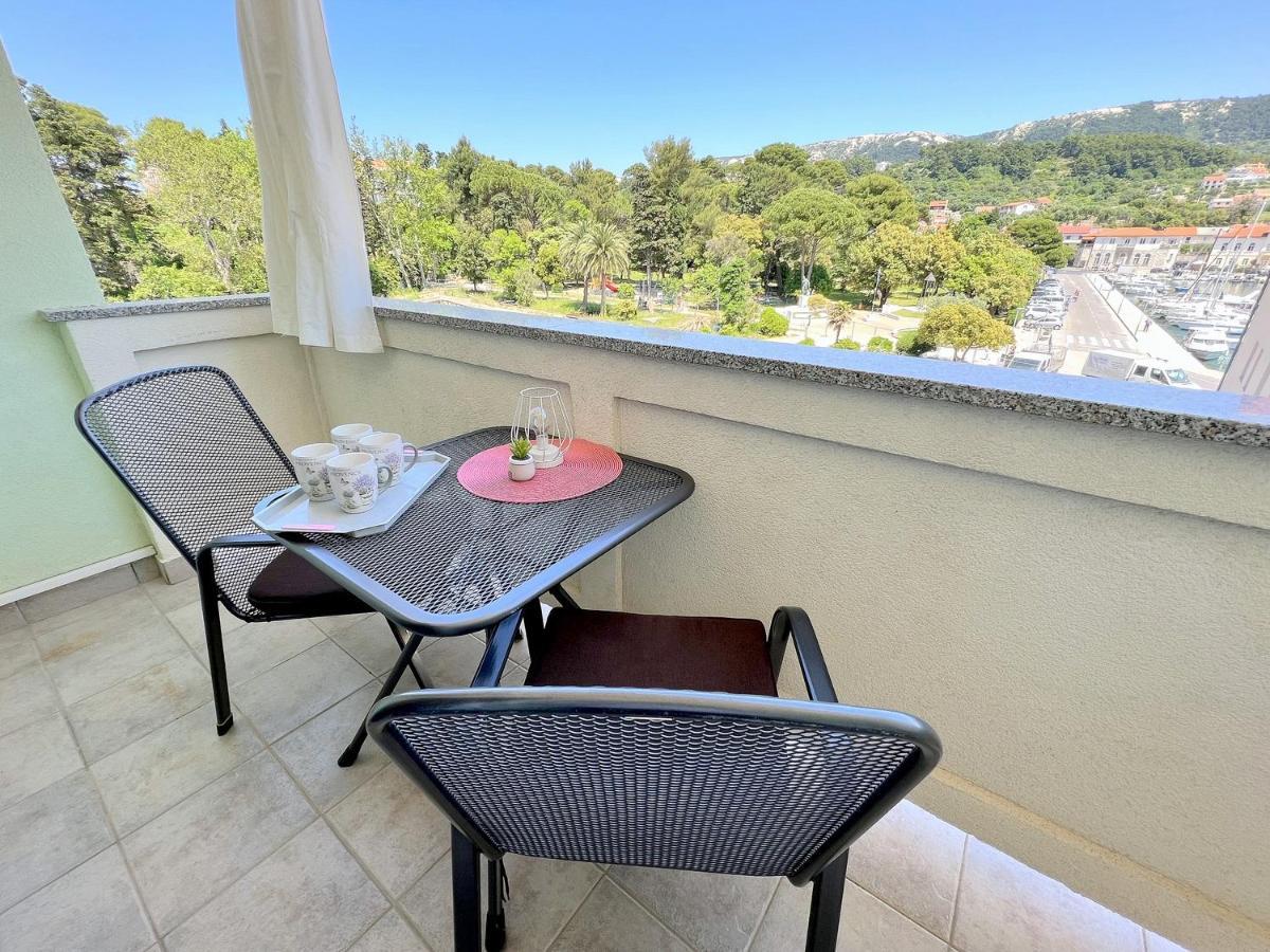 Rab City Apartment Greeny Rab Town Bagian luar foto