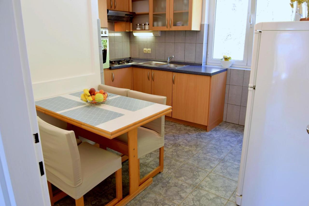 Rab City Apartment Greeny Rab Town Bagian luar foto