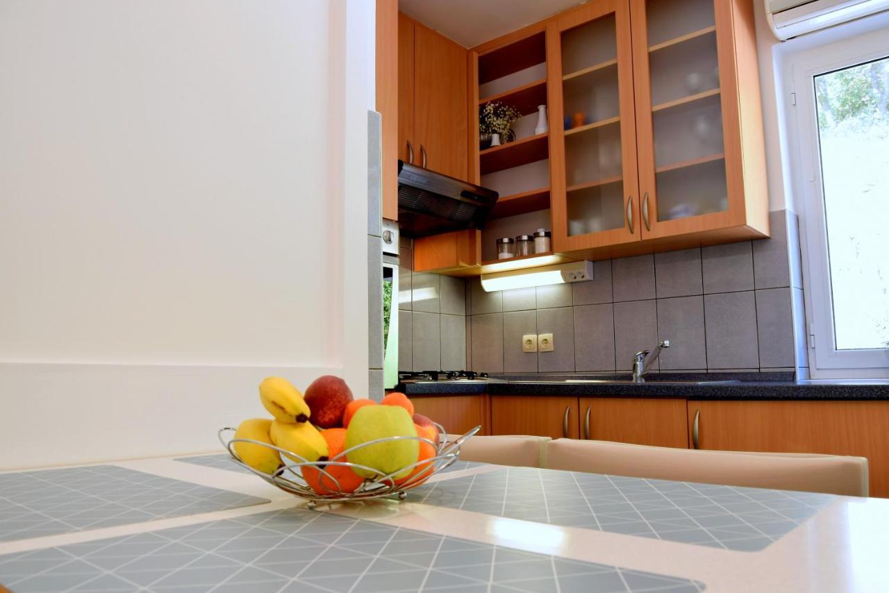 Rab City Apartment Greeny Rab Town Bagian luar foto